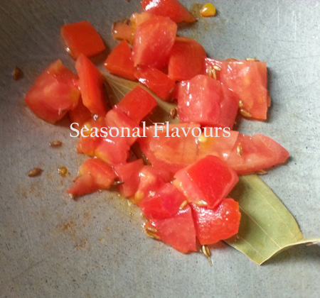 Add tomatoes to bandhakopir seasoning for cabbage recipe