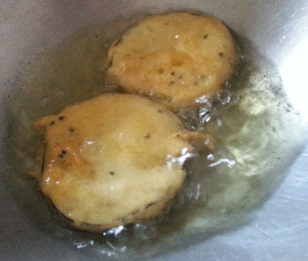 Deep fried beguni fritters for Vankaya Bajji Recipe