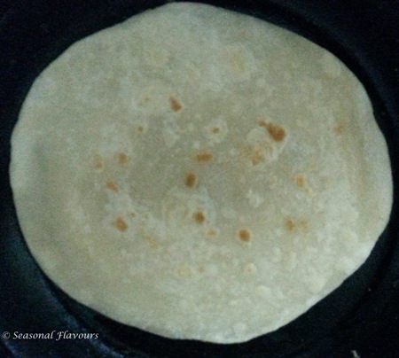 Cook Paratha on Tava for Kolkata Egg Roll Recipe