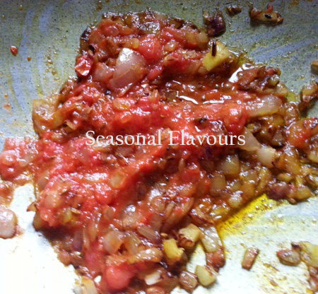 Add tomato puree for Punjabi paneer recipe