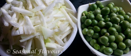 Bottle Gourd And Green Peas