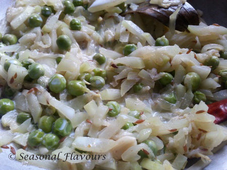 Simmer lau and green peas in milk