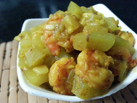 Bottle Gourd And Prawns Curry
