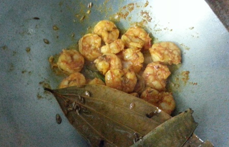 Saute prawns for lau chingri simple recipe
