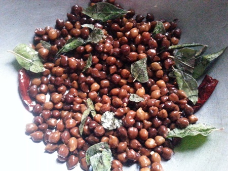 Add boiled chickpeas to sundal tempering