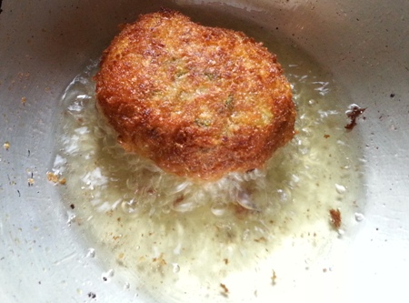Deep fry cutlet for Kolkata egg chop