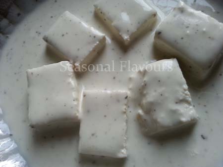 Dip tofu cubes in seasoned cornflour batter for stir fry