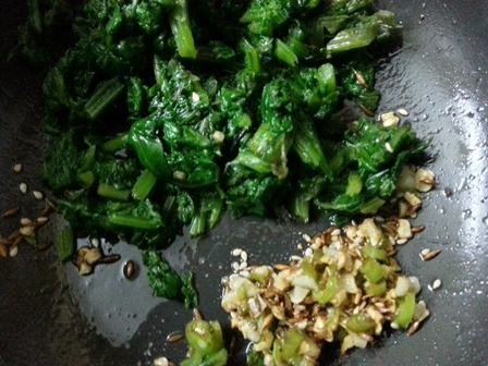 saute spinach and chiili