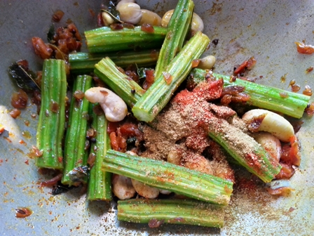 Add spices to drumstick kura