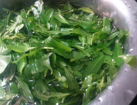 water spinach rinse for Kolmi Shak Bhaja