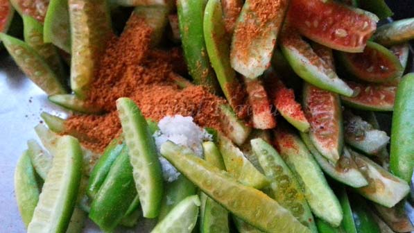 Add spices to dondakaya for tindora recipe with besan