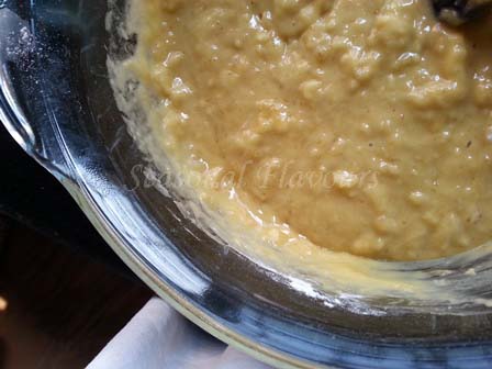 mix dry and wet ingredients for banana choco-chips bread recipe