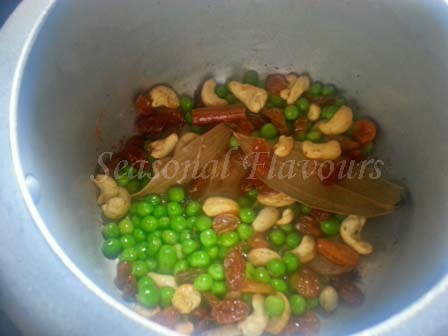 Add peas and ginger paste for sweet rice recipe