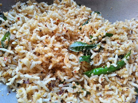 Mix the rice with sesame seeds powder