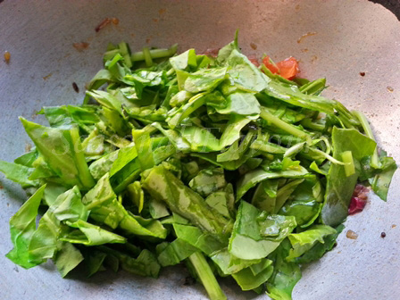 Add chopped spinach to tadka