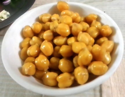 cooked chickpeas for salad