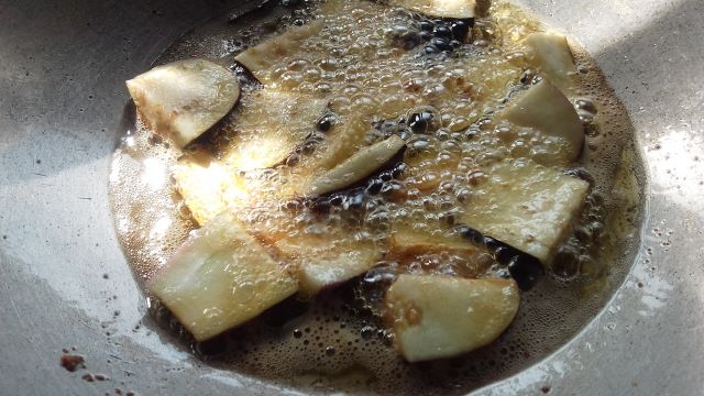 Deep fry brinjals for aubergine recipe