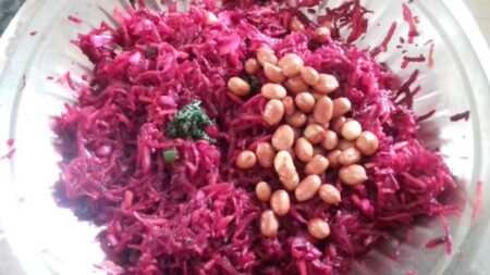 Add peanuts and coriander leaves to the beet salade