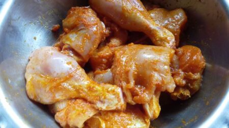 Refrigerate marinated chicken