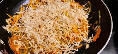 Mix noodles with veggies