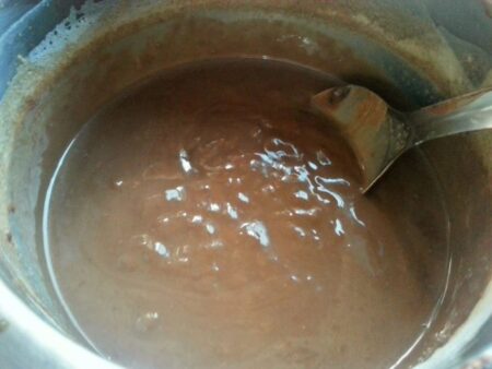 Pour chilled custard powder cocoa milk to the hot milk