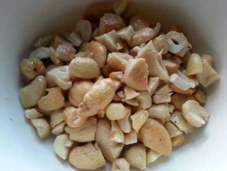 Chop cashews