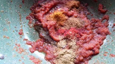 Add spices to the dimer dalna curry