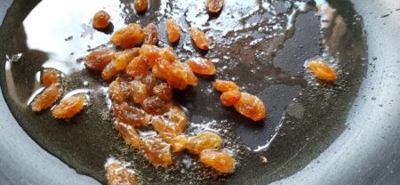 Roast raisins for kheer