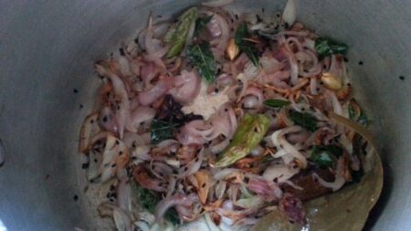 Add ginger and garlic paste for mint rice