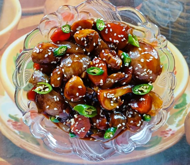 Chilli Garlic Mushrooms - Glazed Mushrooms With Sesame - Seasonal Flavours