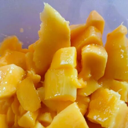 Cube mangoes