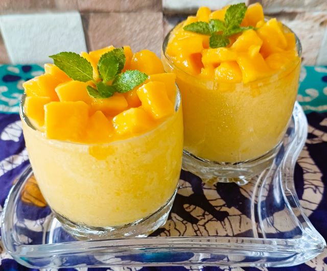 Mango Mousse With Just Three Ingredients – Eggless Mousse - Seasonal ...