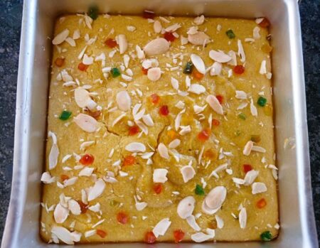 Baked Mango Semolina Cake