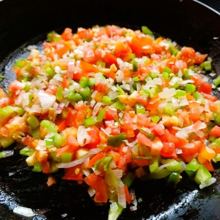 Saute tomato for anda scramble