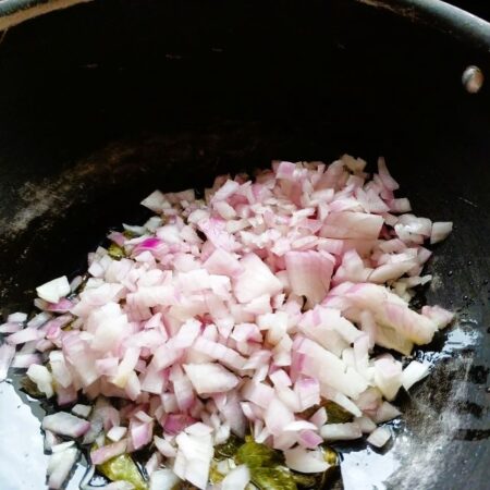 Chopped onions for Kodi Karjyam vepudu