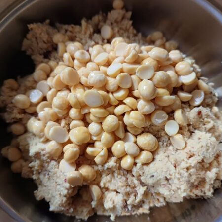 Add reserved chana dal to mixture