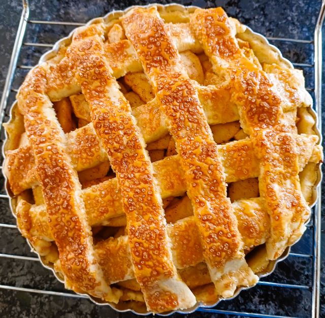 Classic Homemade Apple Pie With Double Crust