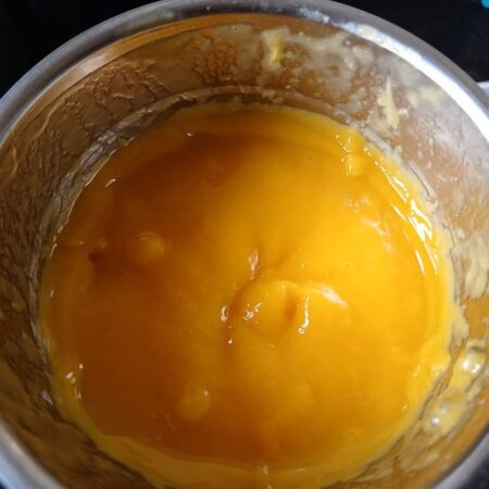 Blend mangoes