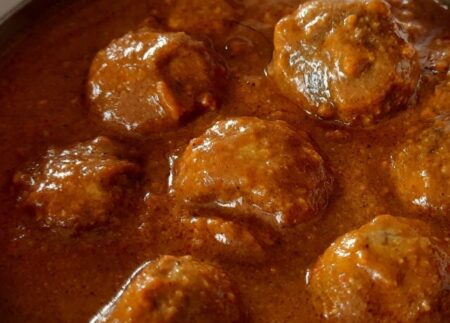 Cooked mushrooms add to tikka sauce