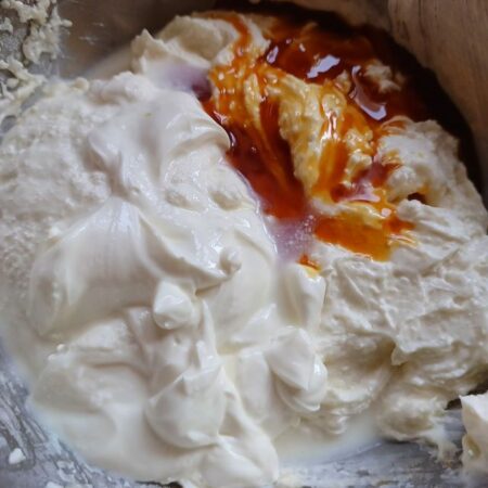 Greek yogurt and vanilla essence for cheesecake recipe