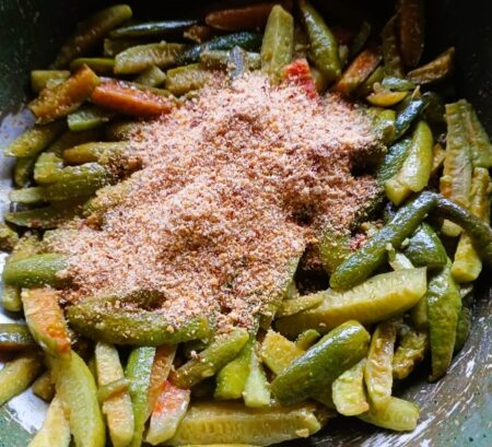 Sprinkle karam podi on cooked dondakaya