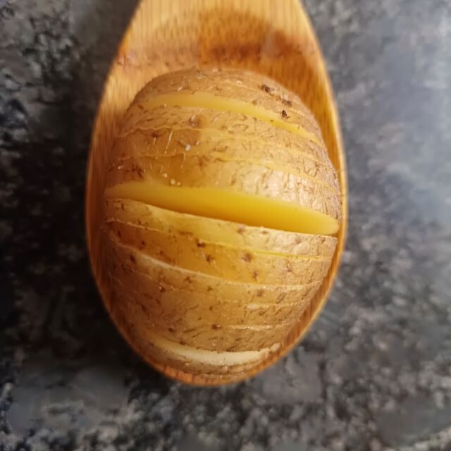 Slicing potato for hasselback style roast