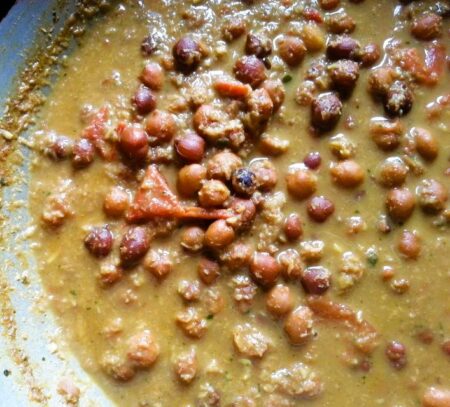 Mix the brown chickpeas with all the kari ingredients