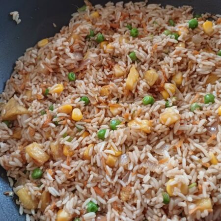 Mix the rice with pineapple and vegetables