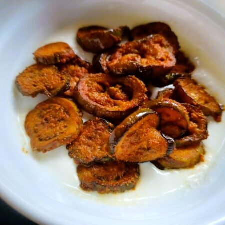 Add fried eggplants to yogurt