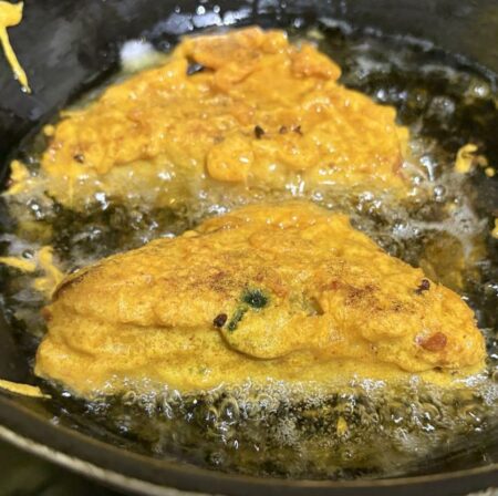 Fry the bread pakoras till golden brown
