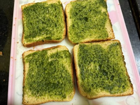 Apply green chutney on bread slices