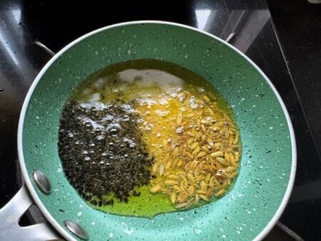 Pyaaz ka aachar tadka