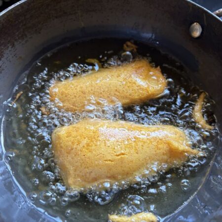 Deep fry Andhra bajji with green plantain