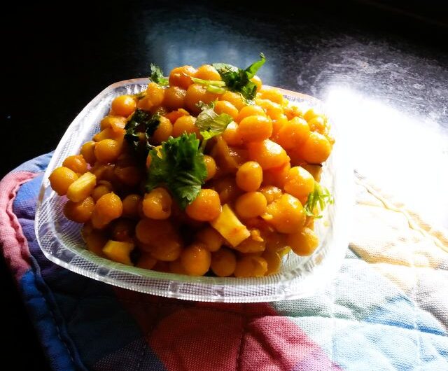 Ghugni – Bengali Dried Yellow Peas Curry | Matar Ghugni Chaat